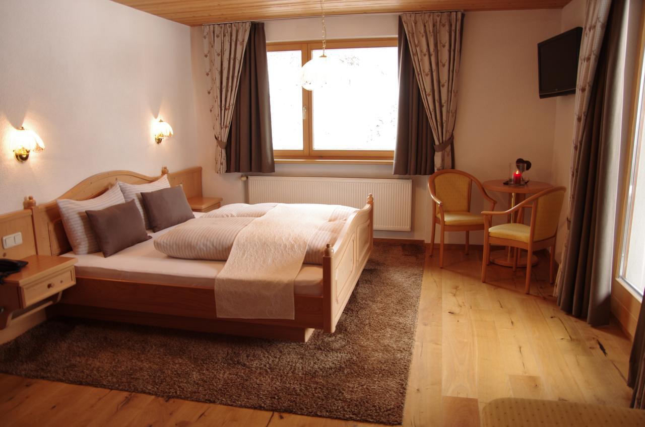 Wohlfuehlpension Tirolerhof Couette-café 3*